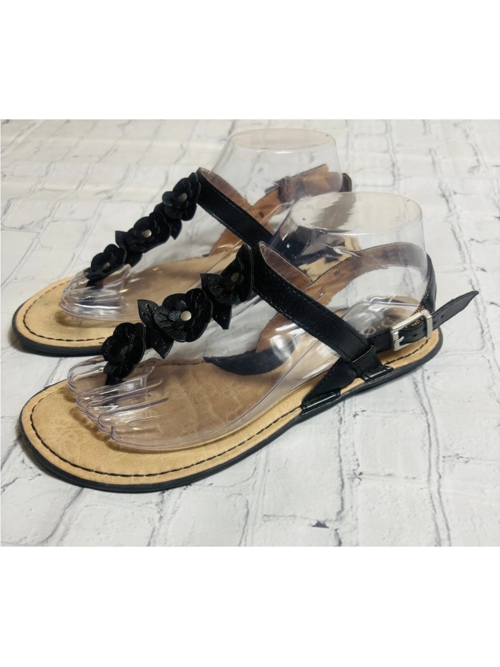 B.O.C. Almira Sandals Women's Size 8M Black Floral T Strap Buckle Shoes Flats